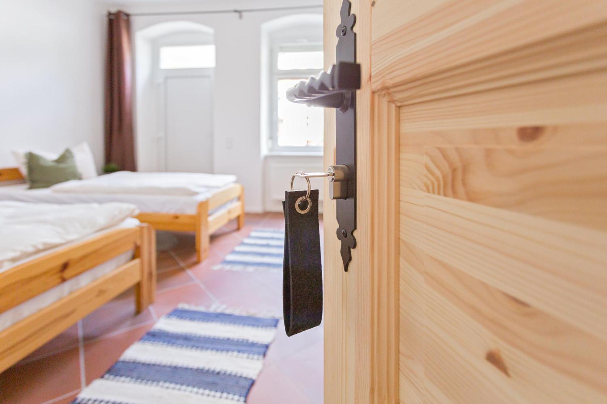 Doppelzimmer III Gaestezimmer In Unterkunft Mit Gemeinschaftsbad Und Gemeinschaftskueche Chemnitz  Exteriér fotografie