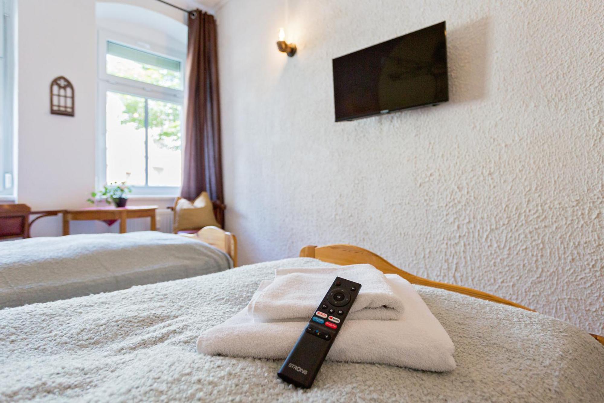 Doppelzimmer III Gaestezimmer In Unterkunft Mit Gemeinschaftsbad Und Gemeinschaftskueche Chemnitz  Exteriér fotografie